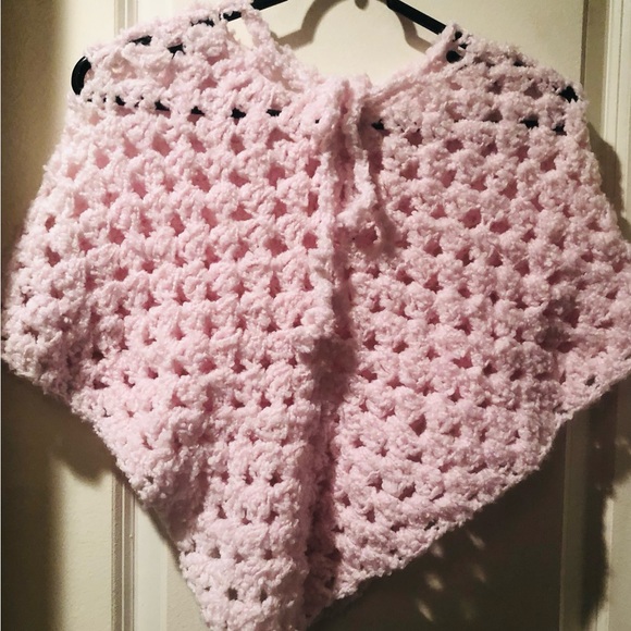 Girls Light Pink Poncho size 6-10 Years Hand Crochet - Picture 3 of 4
